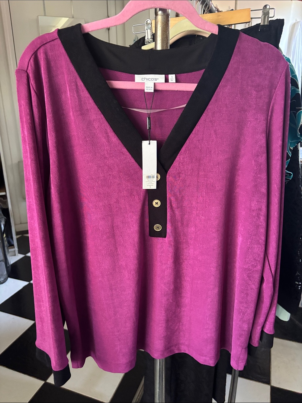 Chicos Travelers Size 3 (XL) V-Neck Top Long Sleeves Blk/Sweet Berry NWY